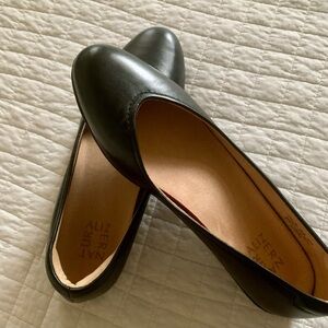 Brand new NATURALIZER Ballet Flats
